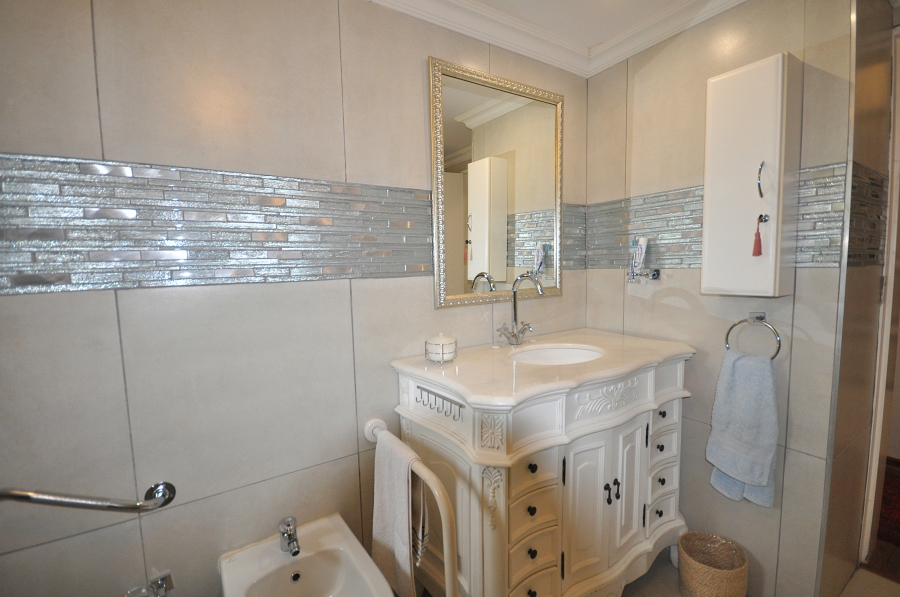 3 Bedroom Property for Sale in Paradyskloof Western Cape